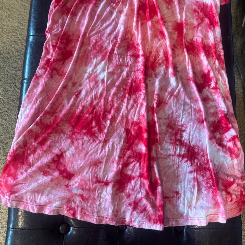 - - Moqivigi Red and white tie dye short sleeve tunic size XL EUC